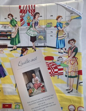 BK Bakeklede med Retro damer på kjøkkenet