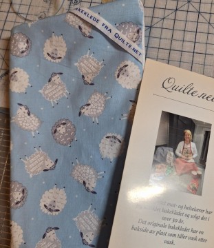 BK Bakekleder Sauer på lyse blå bunn